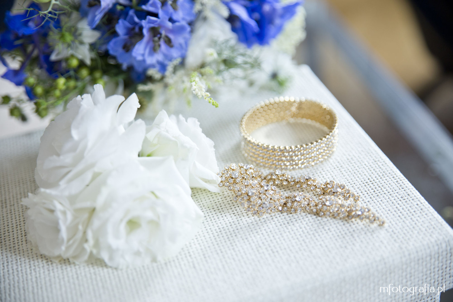 fotografia detali podczas przygotowań do ślubu